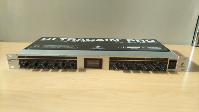 BEHRINGER Mikrofonvorverstärker MIC2200