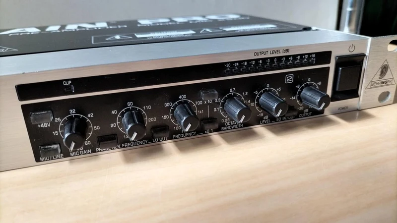 BEHRINGER Mikrofonvorverstärker MIC2200