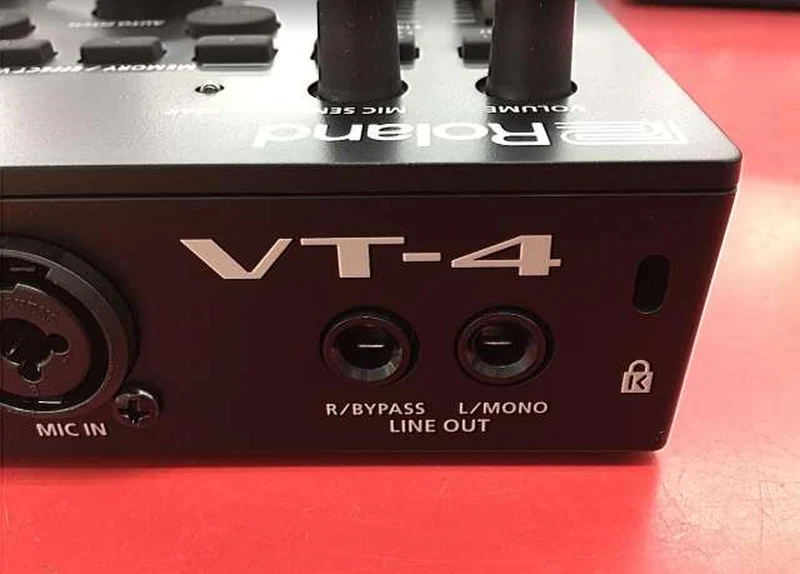 ROLAND Voice Transformers VT-4