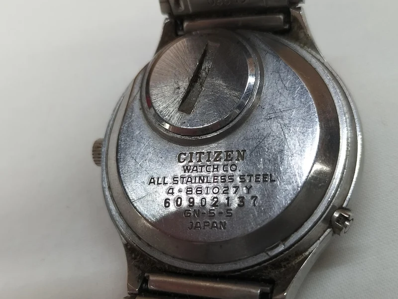[SCHROTT] CITIZEN Uhr CRYSTRON / 4-86102Y