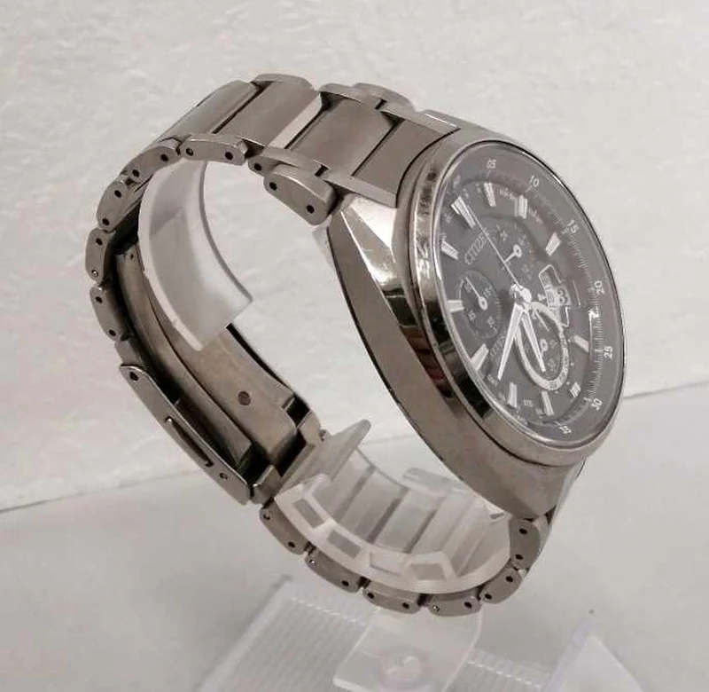 CITIZEN Atessa Solar-Funkarmbanduhr H610-T015581