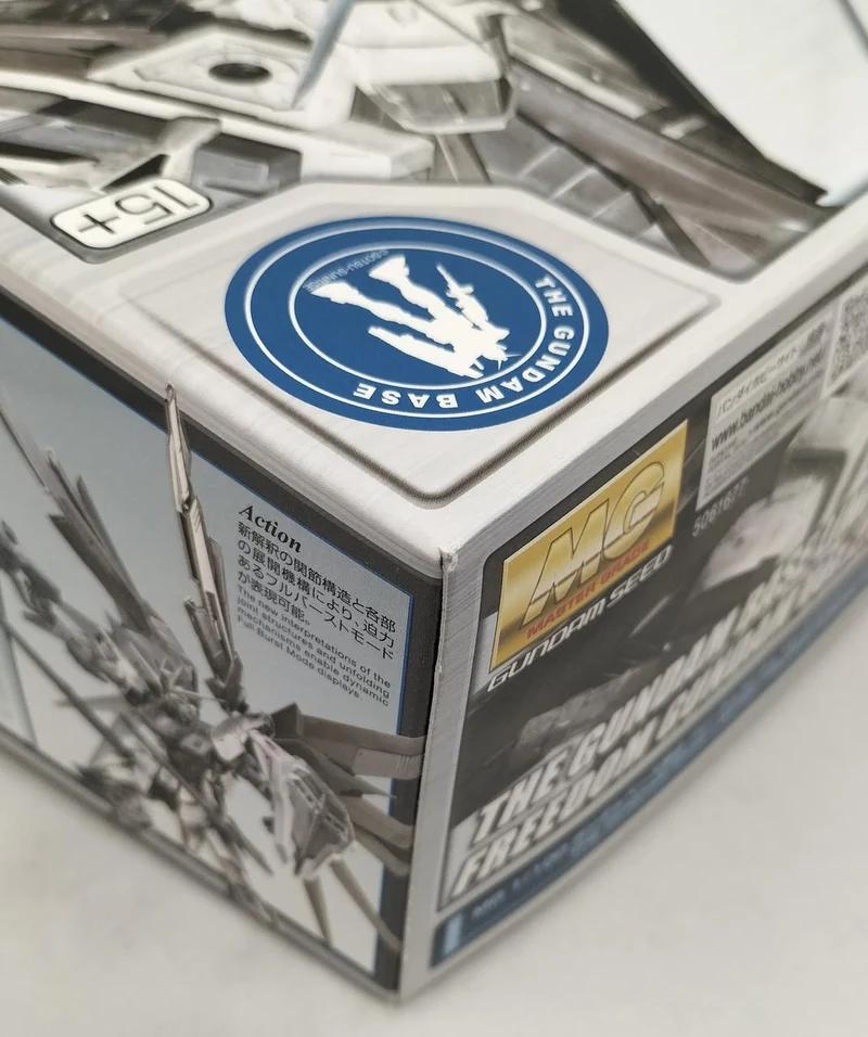 BANDAI 1/100 MG Freedom Gundam Ver.2.0 Silver Coating Gundam Base Limited [5061677]