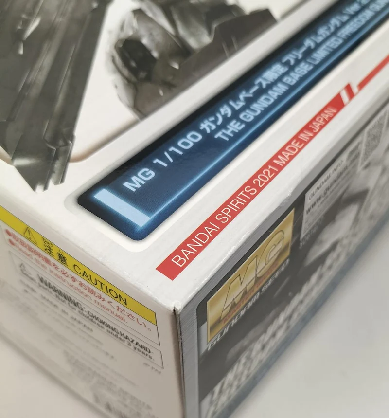 BANDAI 1/100 MG Freedom Gundam Ver.2.0 Silver Coating Gundam Base Limited [5061677]