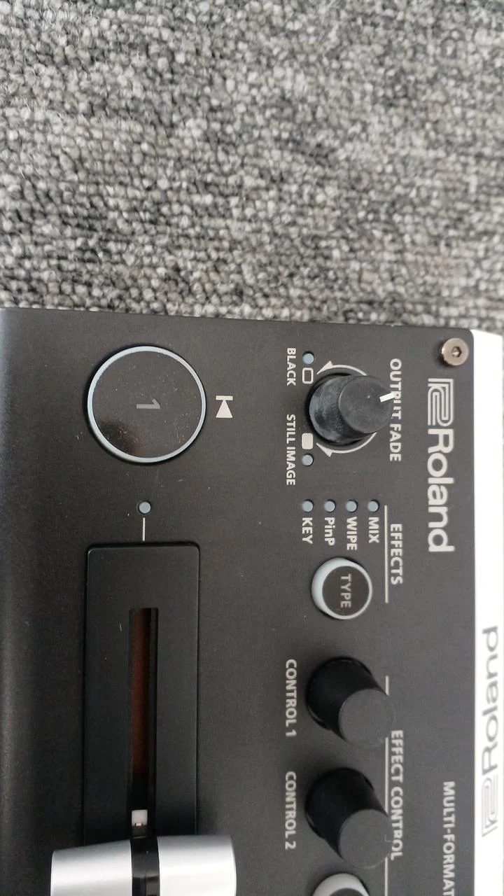 ROLAND Videomixer V-02HD