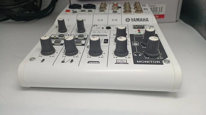 YAMAHA Mixer AG06