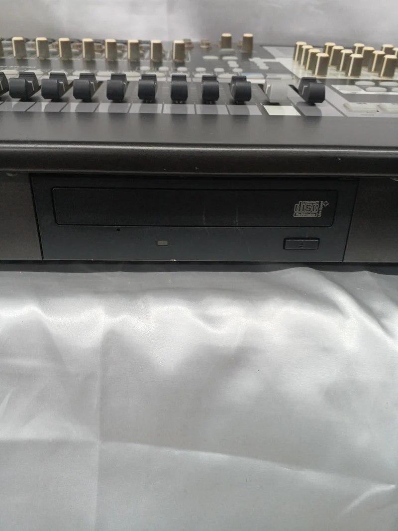 [SCHROTT] KORG CD/MTR D3200