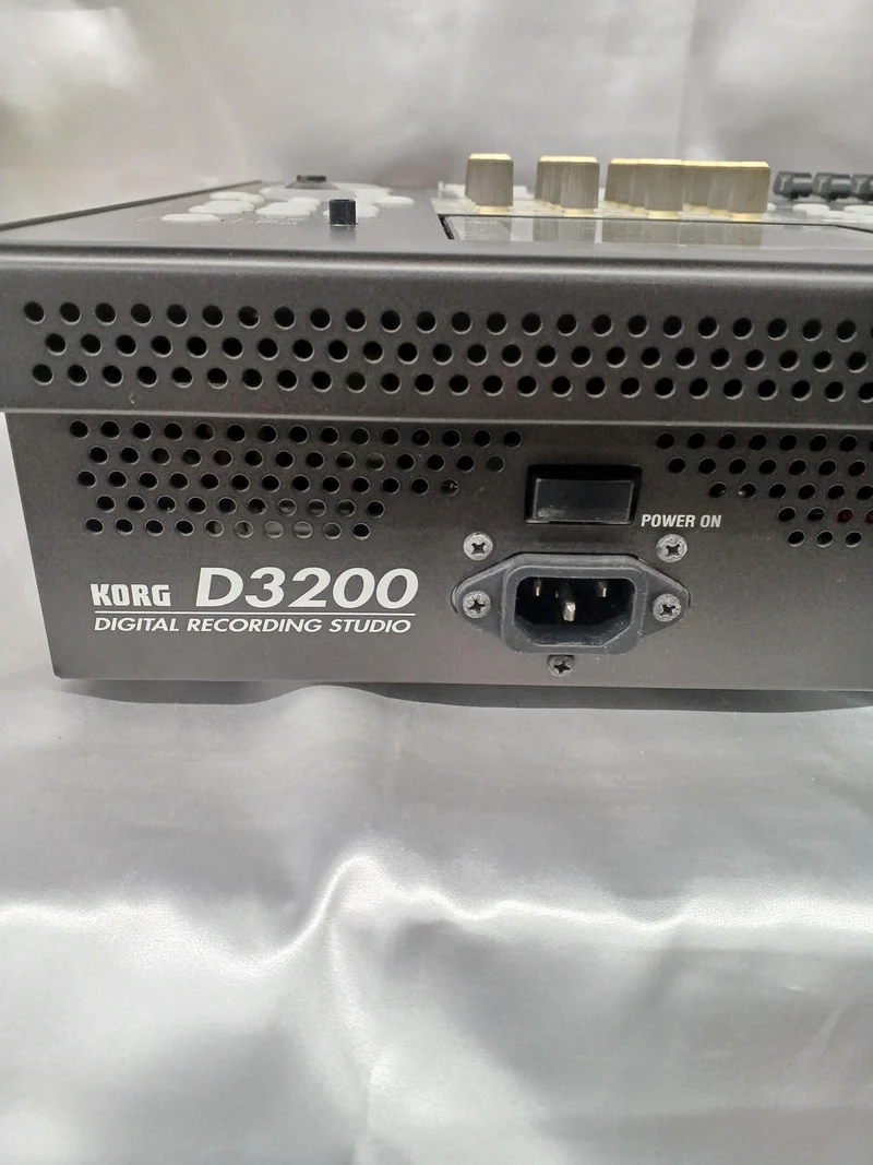 [SCHROTT] KORG CD/MTR D3200