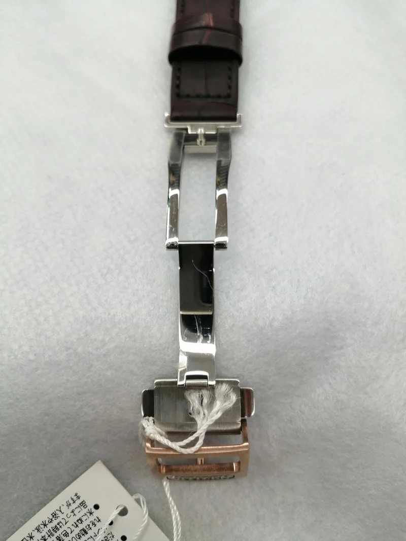 CITIZEN Limitierte Auflage von 200 Solar-Armbanduhren AQ5012-14W/8845-A5VHS03