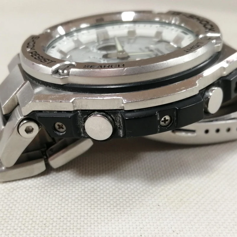 CASIO G-SHOCK GST-W110D Silber