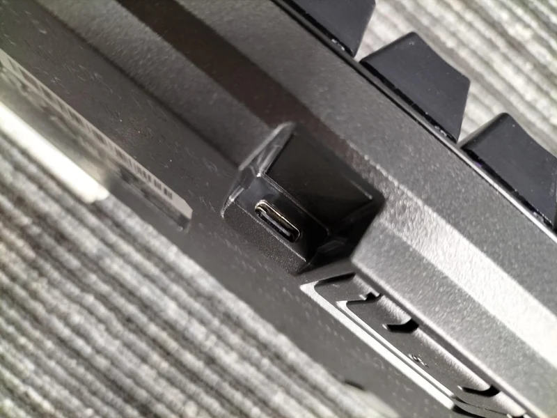 RAZER „Je größer die Arbeitsfläche, desto präziser das Zielen.“ HUNTSMAN MINI RZ03-0339