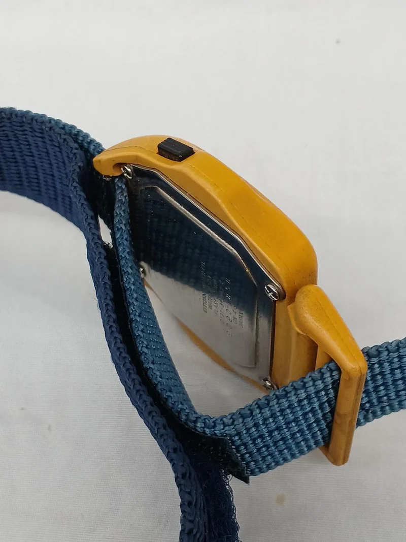 CITIZEN Quarzuhr *Vintage-Stoßsensor
