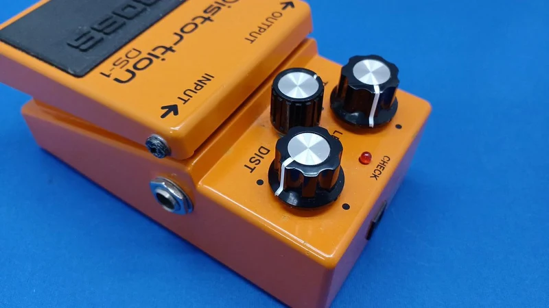 BOSS Distortion DS-1