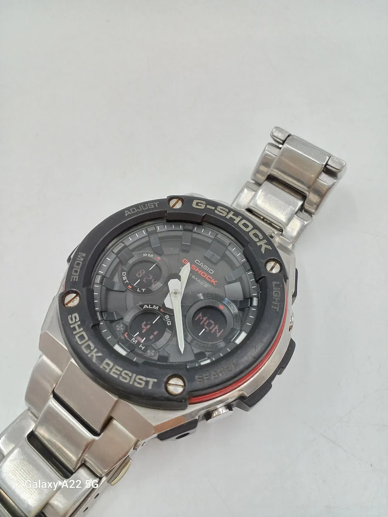 CASIO Funkgesteuerte Solar-Armbanduhr G-SHOCK GST-W100D