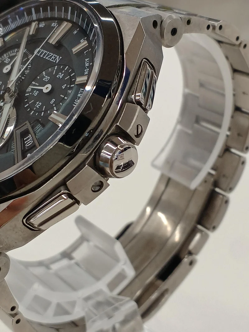 CITIZEN Funkgesteuerte Solar-Armbanduhr H610-T018068