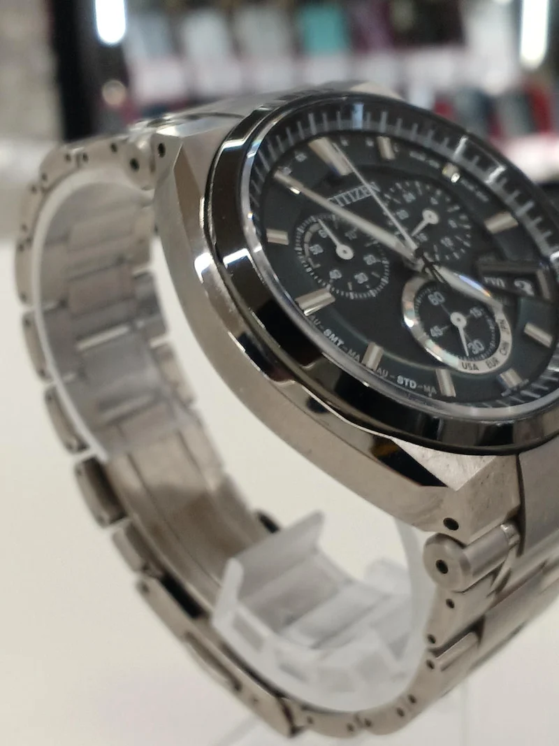 CITIZEN Funkgesteuerte Solar-Armbanduhr H610-T018068