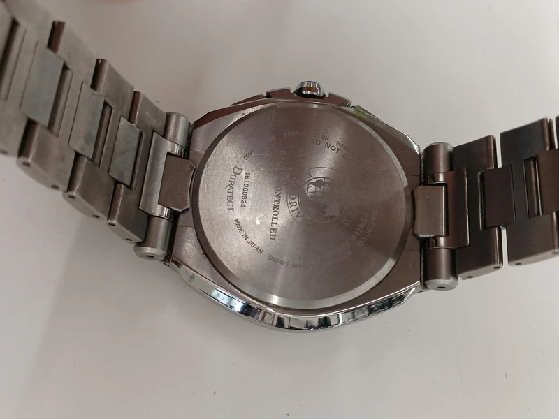 CITIZEN Funkgesteuerte Solar-Armbanduhr H610-T018068
