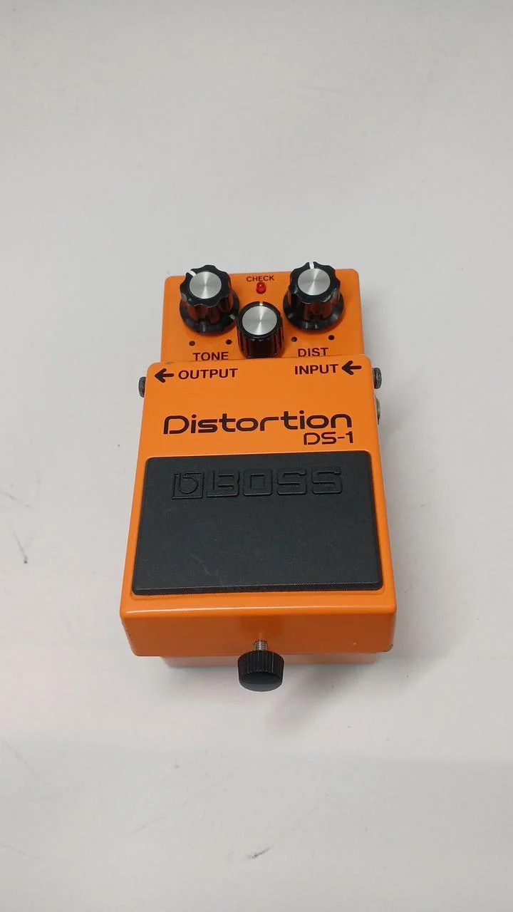 BOSS Distortion DS-1