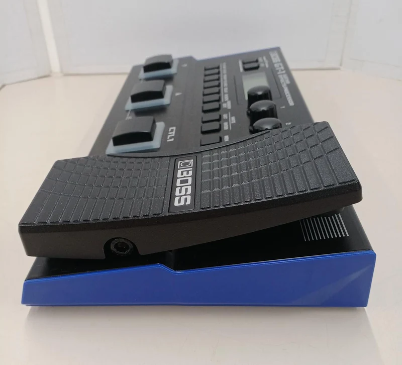 BOSS Multi-Effektgerät GT-1