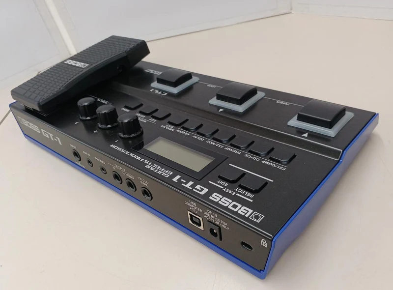 BOSS Multi-Effektgerät GT-1