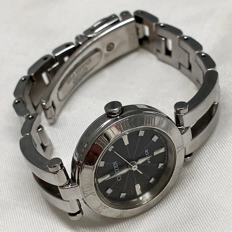 CITIZEN Solar-Armbanduhr E031-S057