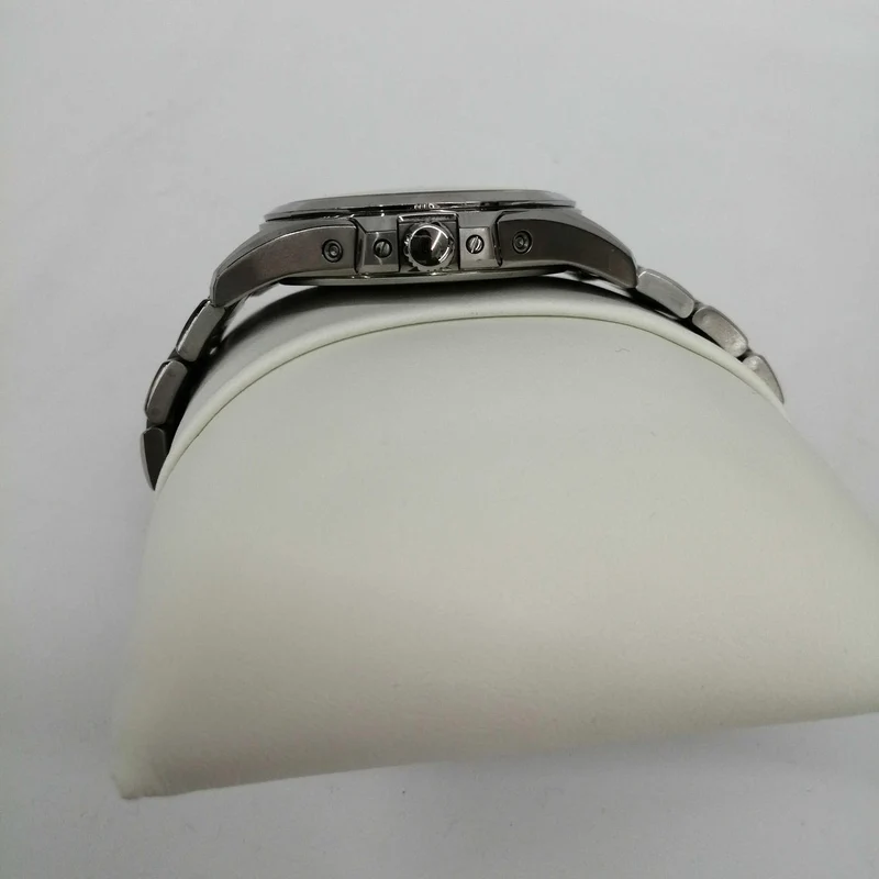 CITIZEN EXCEED Funkgesteuerte Uhr CB0100-52A