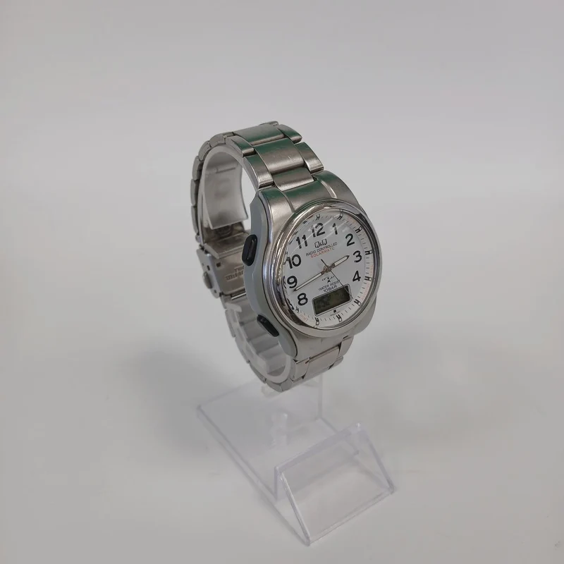 CITIZEN Q&Q Solar-Funkarmbanduhr MD02-204