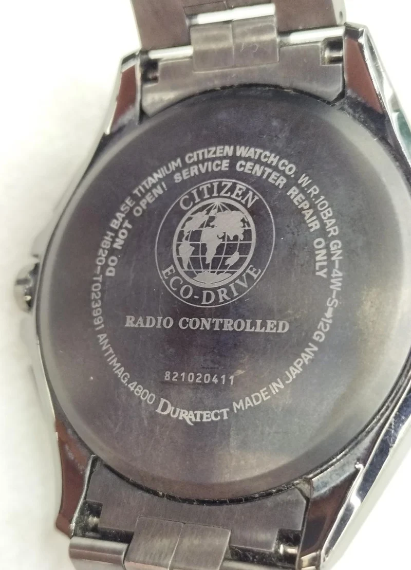 CITIZEN Eco-Drive Funkgesteuerte Uhr H820-T023991