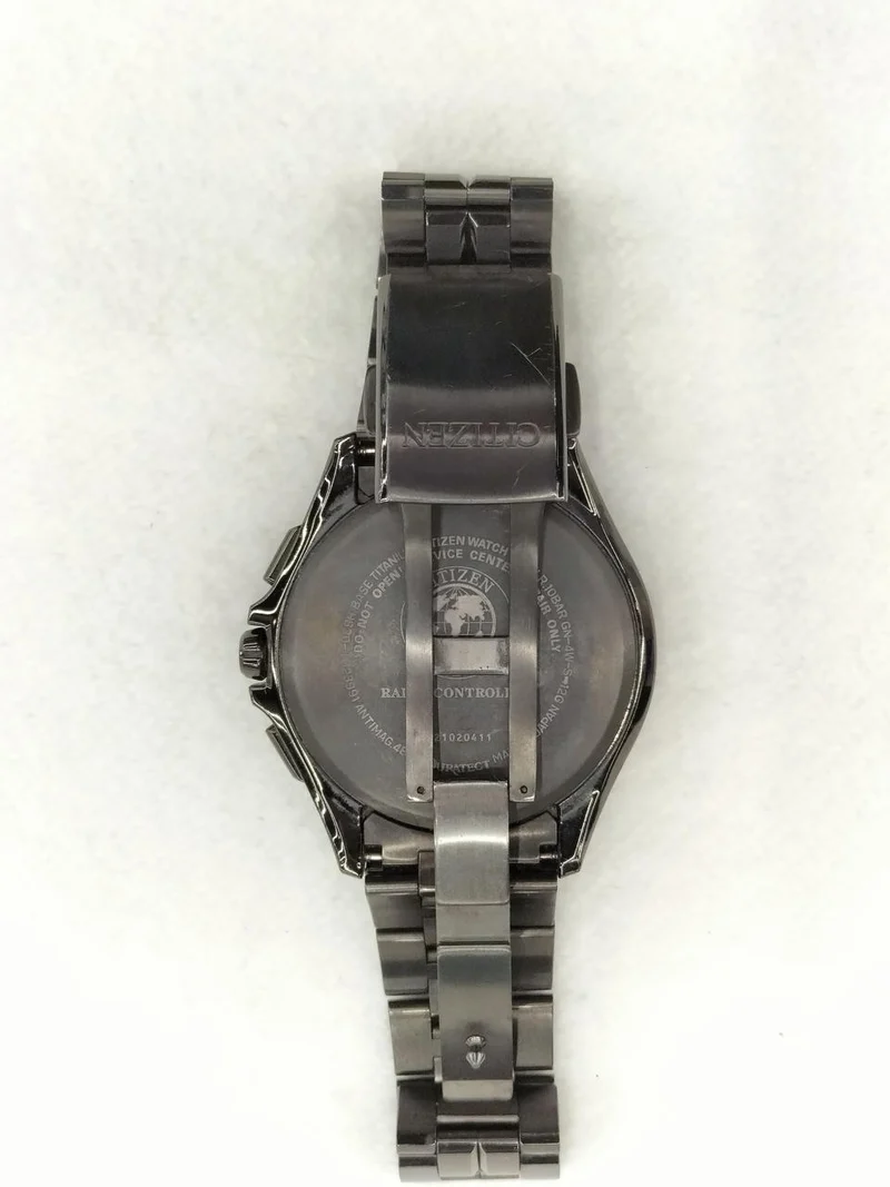 CITIZEN Eco-Drive Funkgesteuerte Uhr H820-T023991