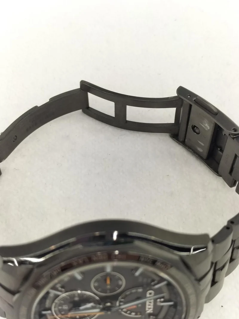CITIZEN Eco-Drive Funkgesteuerte Uhr H820-T023991
