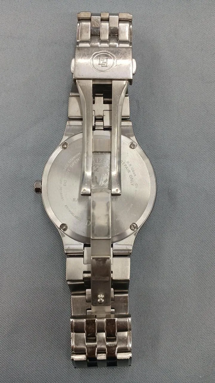 CITIZEN Eco-Drive Funkgesteuerte Uhr H100-T018661