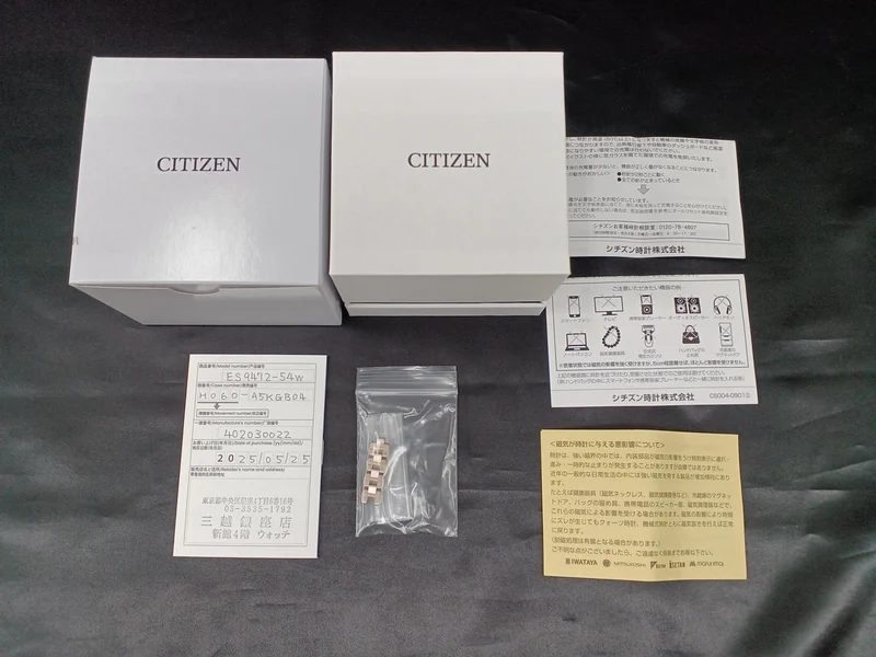 CITIZEN Exceed Eco-Drive Funkgesteuerte Uhr Happy Flight ES9472-54W