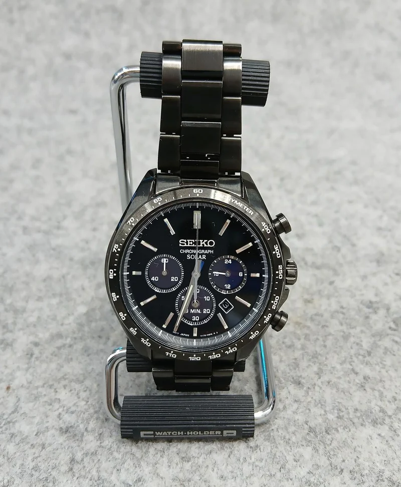 SEIKO Solar Chronograph V175-0FA0