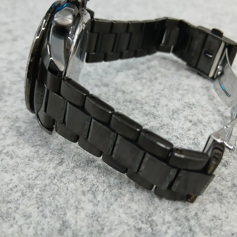 SEIKO Solar Chronograph V175-0FA0