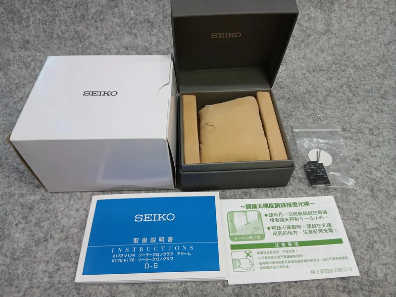 SEIKO Solar Chronograph V175-0FA0
