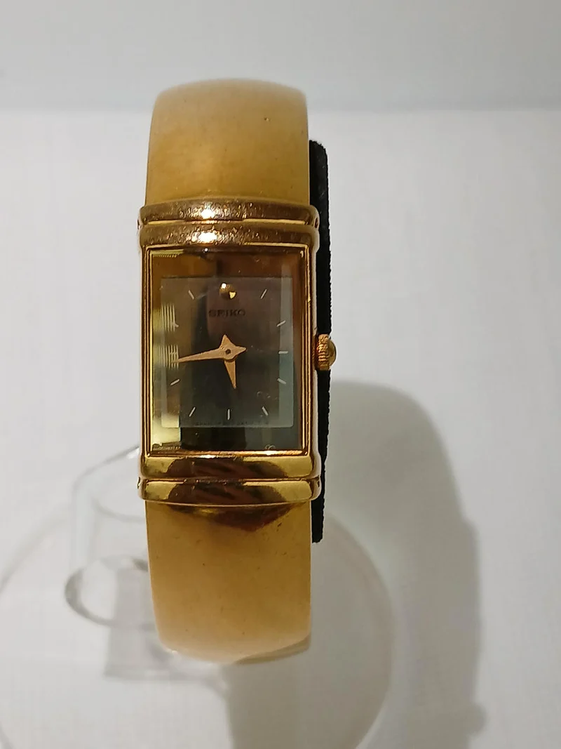 [SCHROTT] SEIKO Quarz-Armbanduhr 1F20-2K60 T4