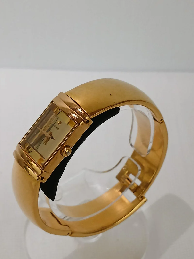 [SCHROTT] SEIKO Quarz-Armbanduhr 1F20-2K60 T4