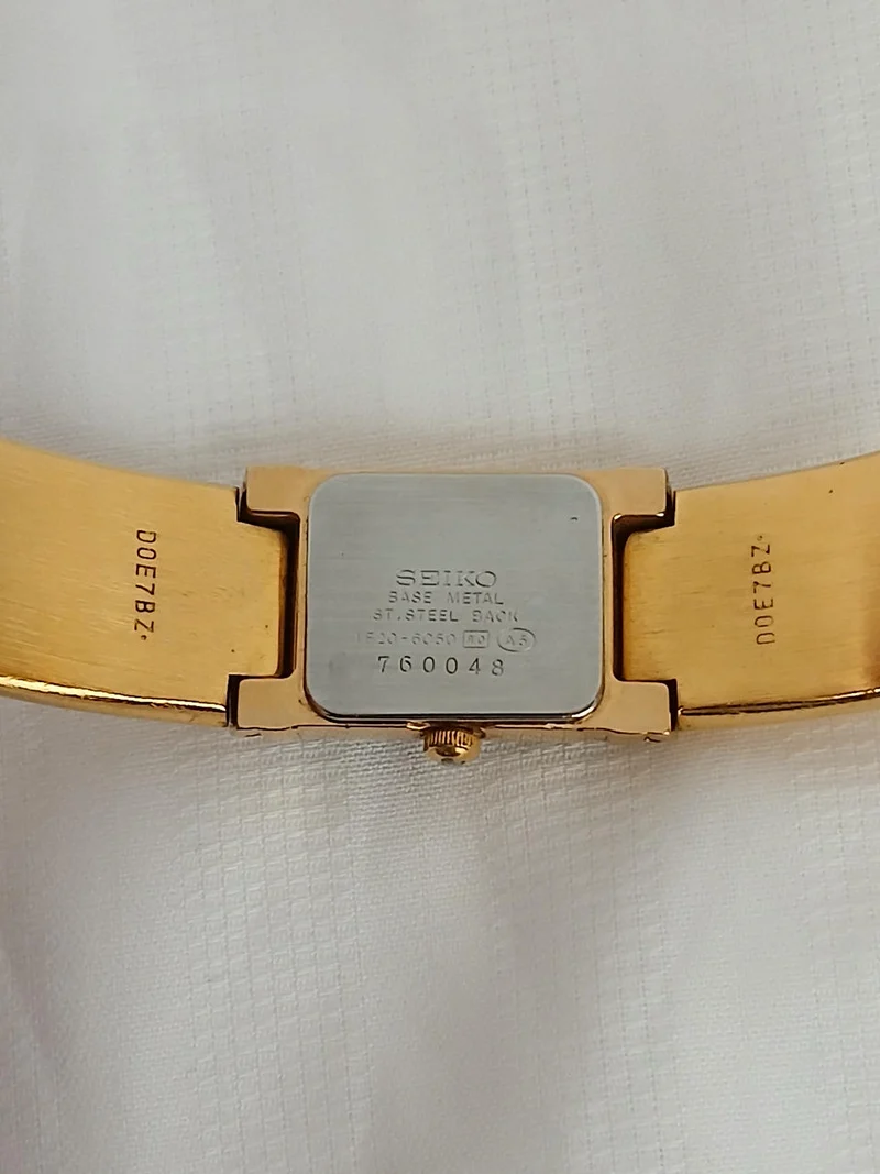 [SCHROTT] SEIKO Quarz-Armbanduhr 1F20-2K60 T4