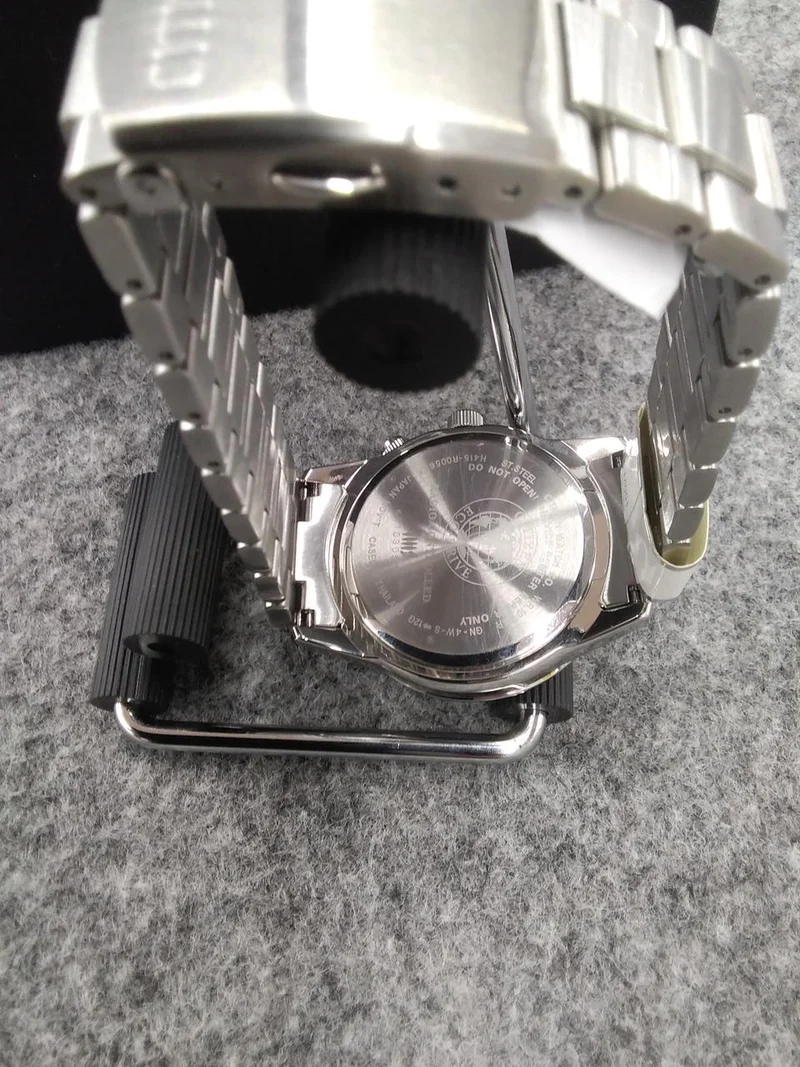 CITIZEN ECO-DRIVE Funkgesteuerte Armbanduhr H415-R005677