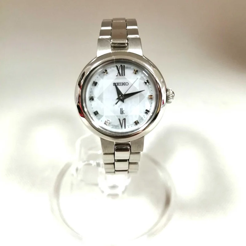 SEIKO LUKIA Solar-Armbanduhr V117-0EF0 Silber