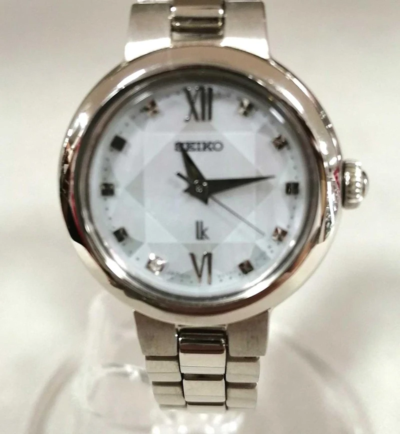 SEIKO LUKIA Solar-Armbanduhr V117-0EF0 Silber