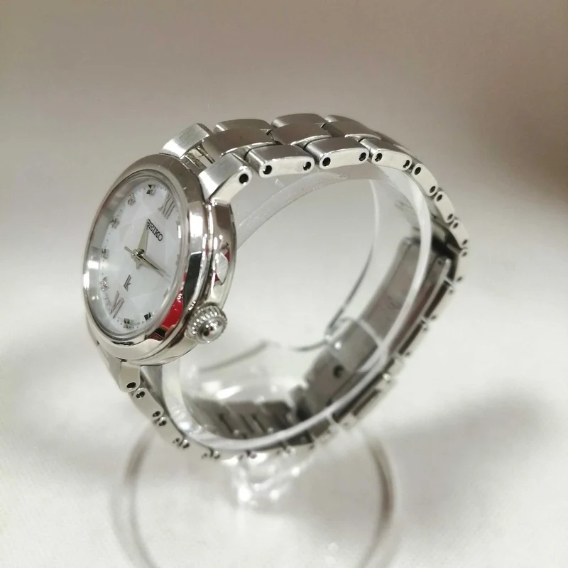 SEIKO LUKIA Solar-Armbanduhr V117-0EF0 Silber
