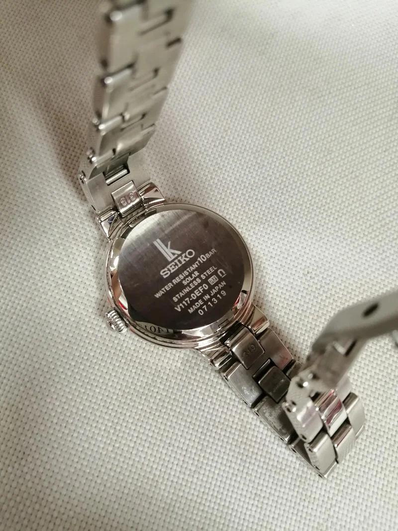 SEIKO LUKIA Solar-Armbanduhr V117-0EF0 Silber