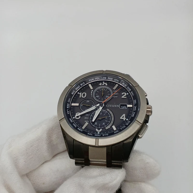 CITIZEN Atessa Funkgesteuerter Solar-Chronograph H800-T023576