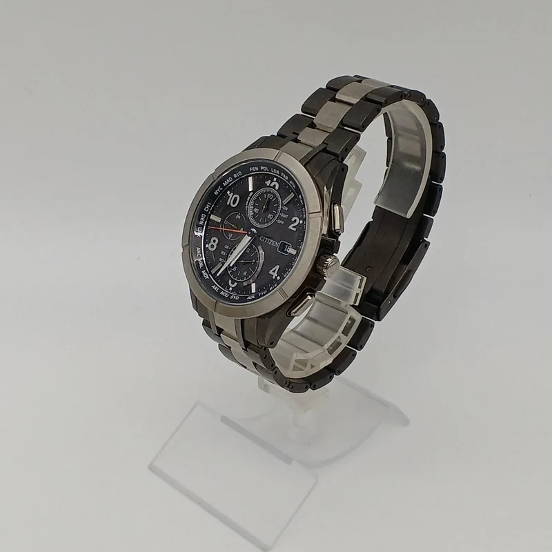 CITIZEN Atessa Funkgesteuerter Solar-Chronograph H800-T023576