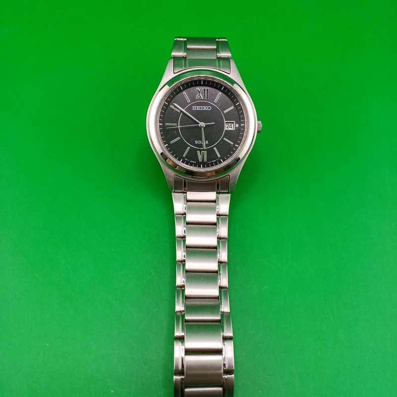 SEIKO Solar-Armbanduhr V147-0AD0