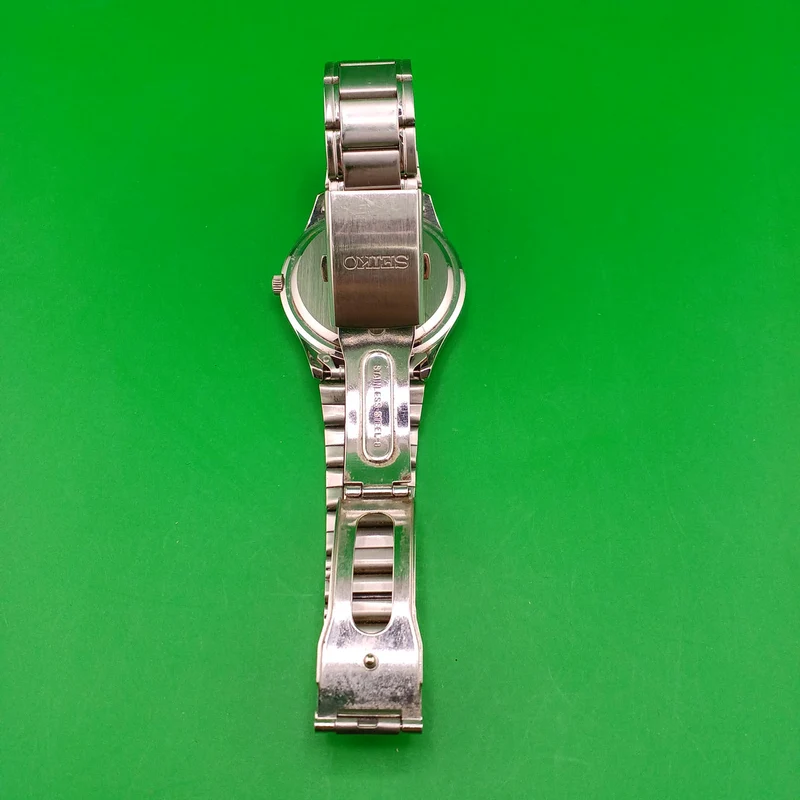 SEIKO Solar-Armbanduhr V147-0AD0