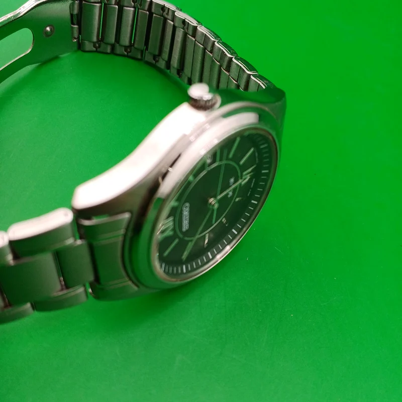 SEIKO Solar-Armbanduhr V147-0AD0