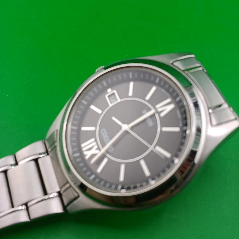 SEIKO Solar-Armbanduhr V147-0AD0