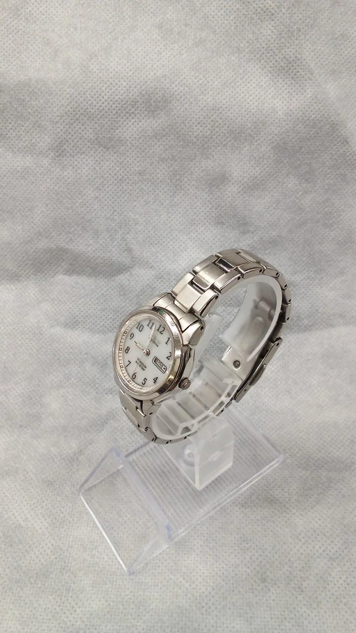 CITIZEN Solar-Armbanduhr E001-S024633