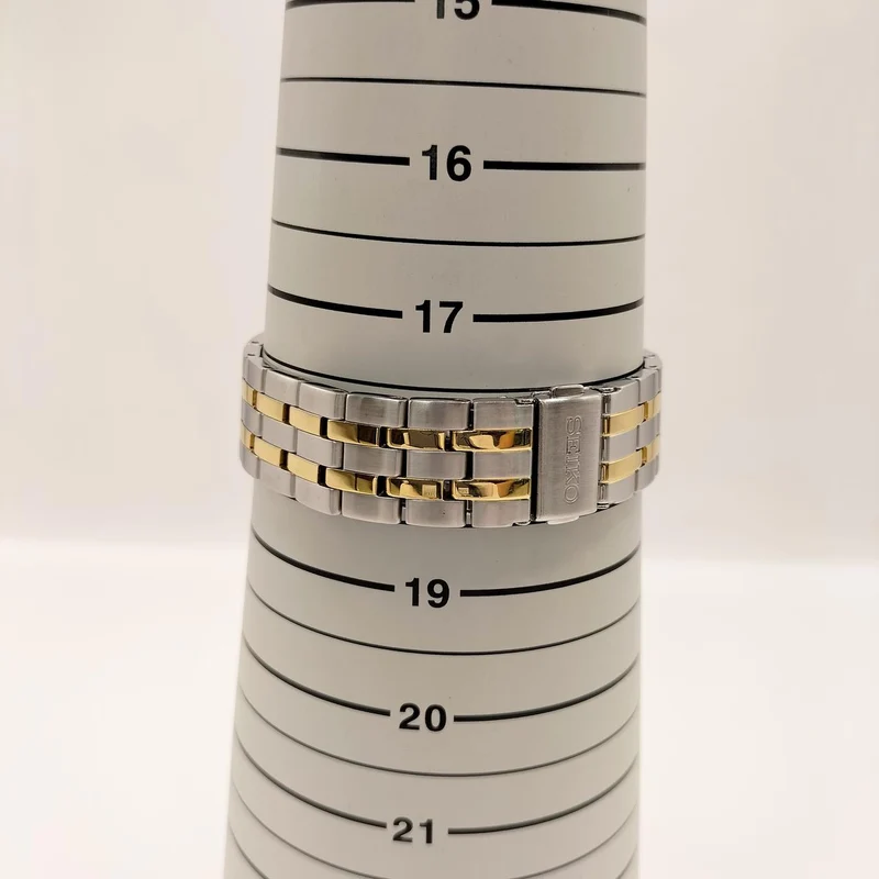 SEIKO Herren-Solararmbanduhr V158-0BA0